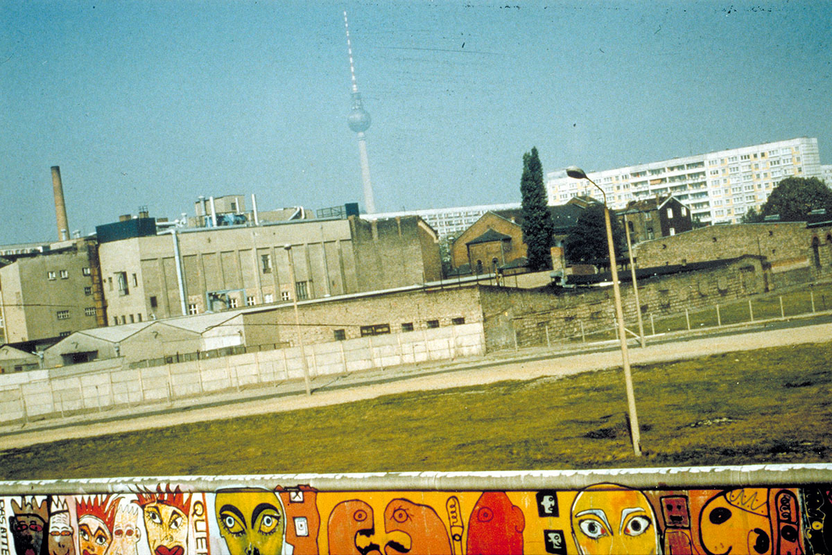 Thierry-Noir-Berlin-Wall-Pieces-7